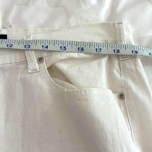 Avenue White, Wide Leg Jeans/Pants. Decorative Stitching on Back Pockets Size 16 - Picture 9 of 10